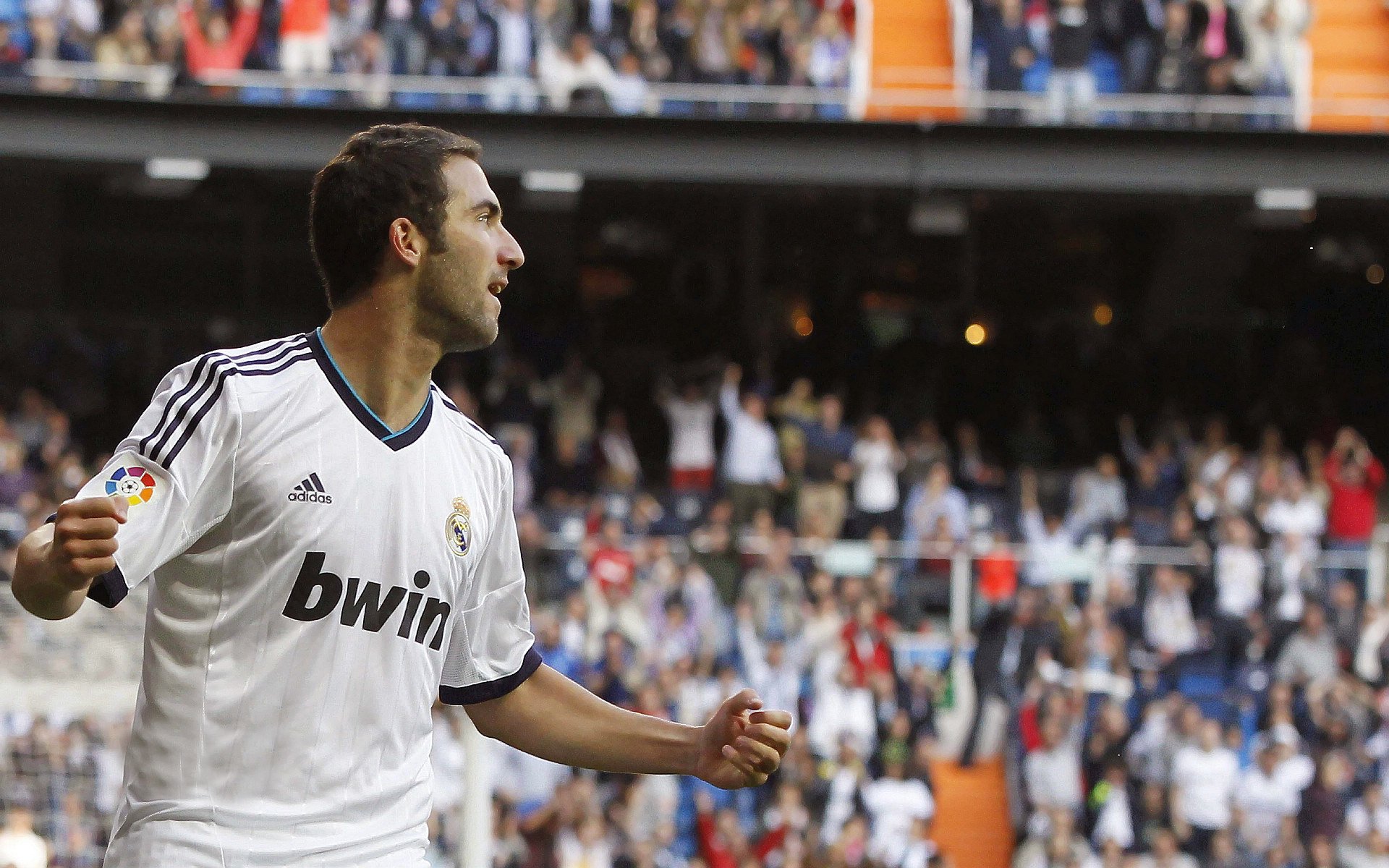 团队配合默契，攻守转换流畅无阻，团队配合协作默契